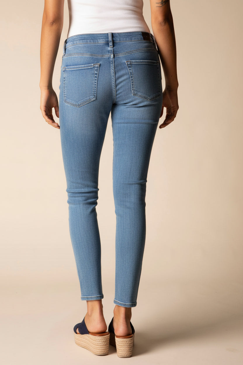 Seamed Pocket Pant in Light Denim