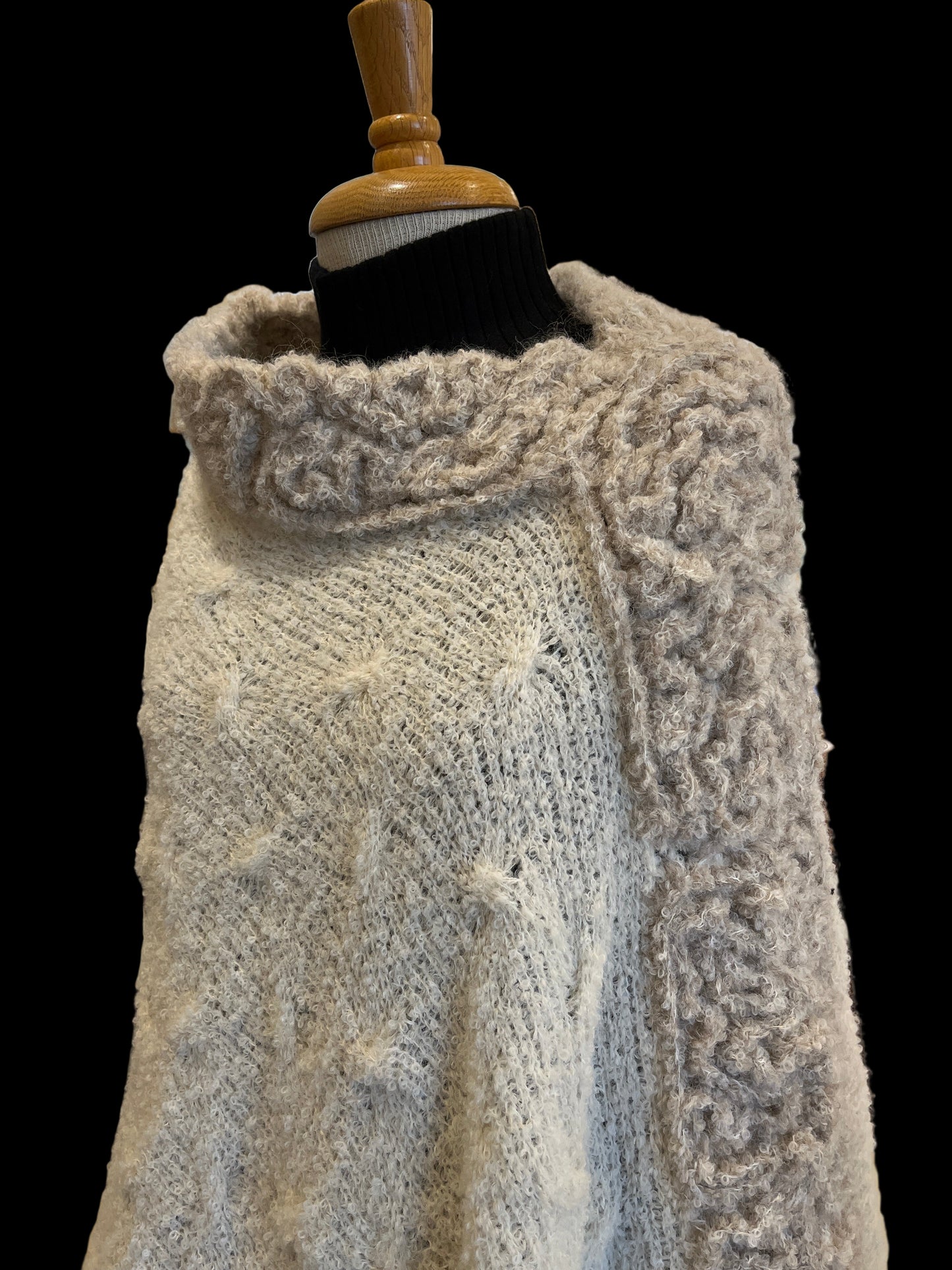 TRESART - BABY ALPACA HANDMADE PONCHO