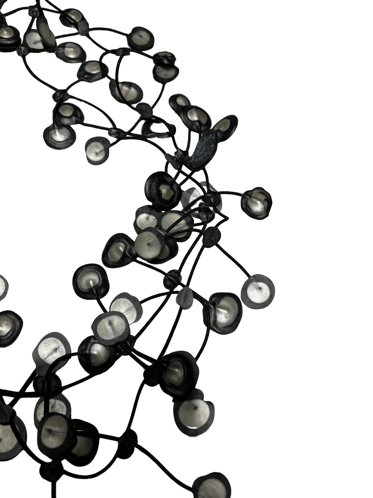 Black and pearl white necklace