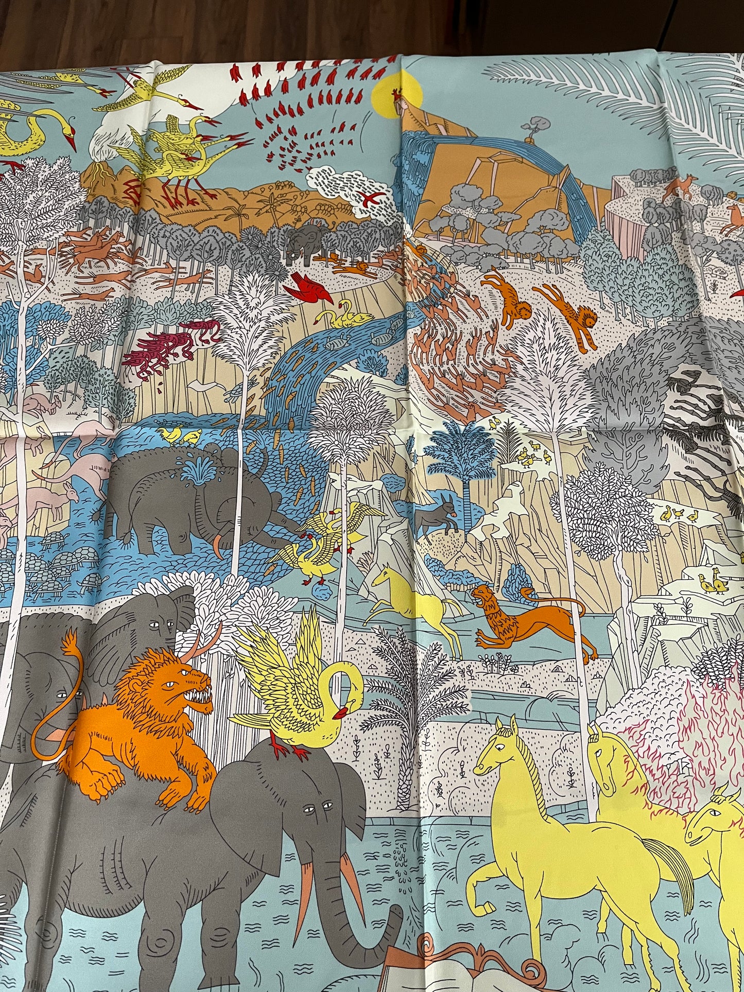 T & E -LARGE SILK SQUARE ART SCARF