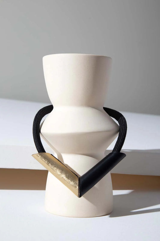 ISKINSISTERS - TUBE V NECKLACE