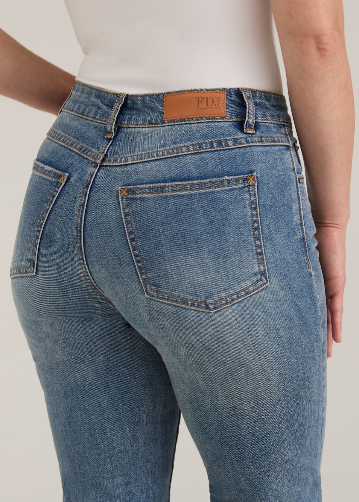 FDJ Olivia Straight Leg Vintage Wash - Detail