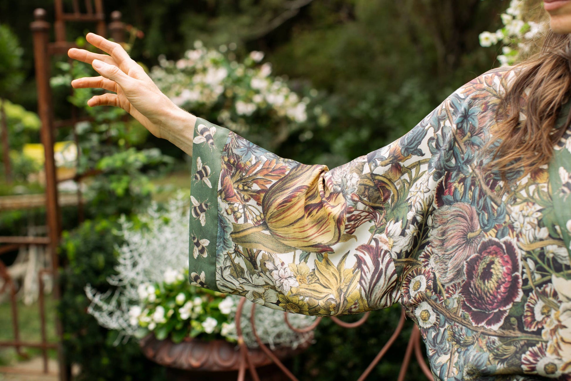 Love Grows Wild Pixie Duster Cropped Kimono w/ Bees - Suttles & Seawinds