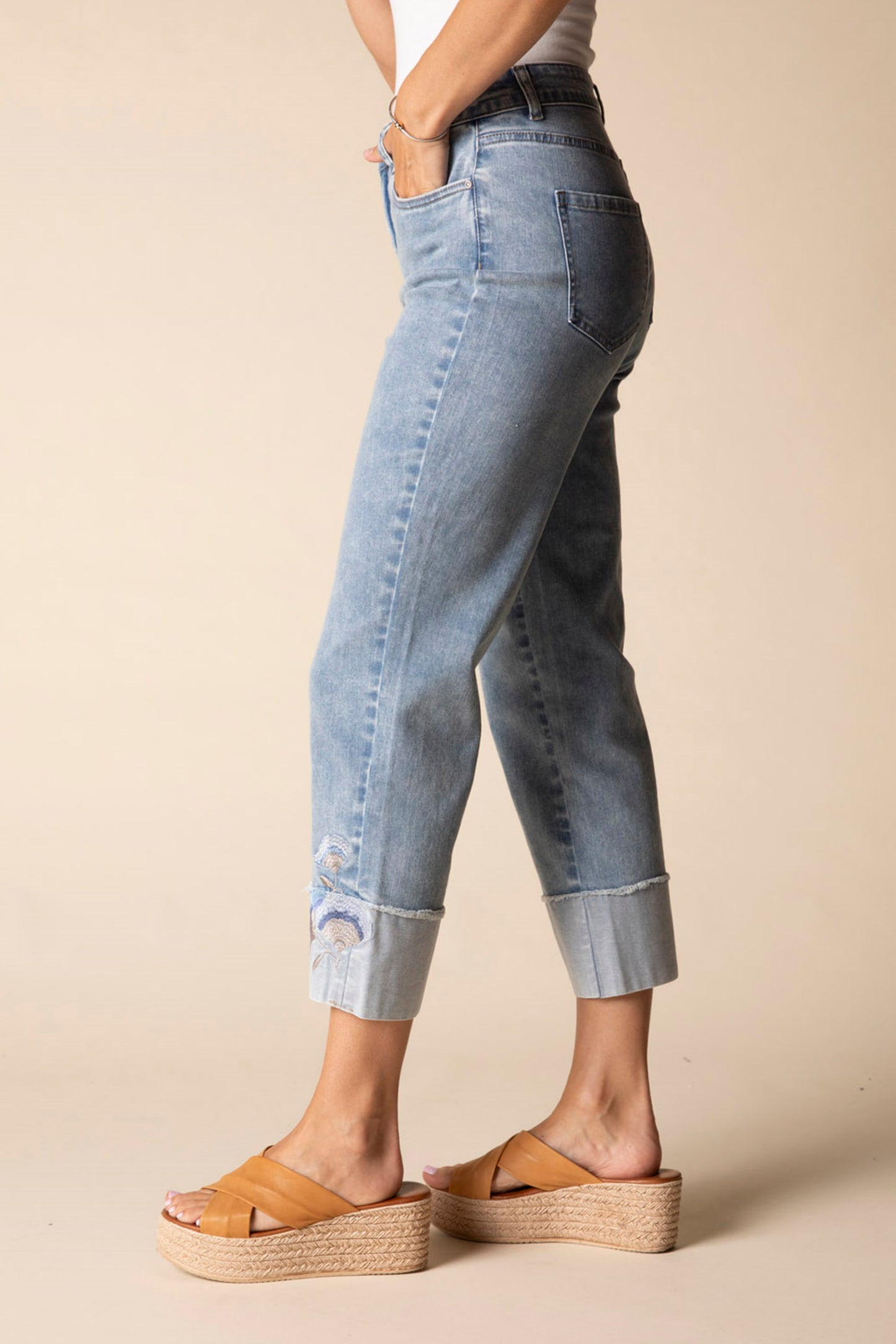 Embroidered Cuff Capri - Suttles & Seawinds