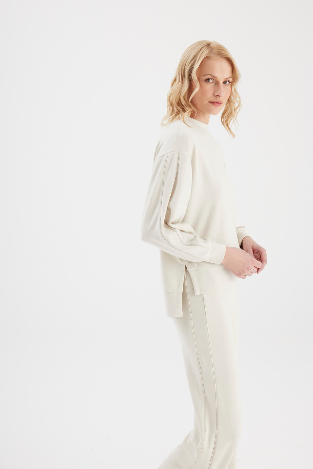 Elina Comfy Fit Travel Sweatshirt