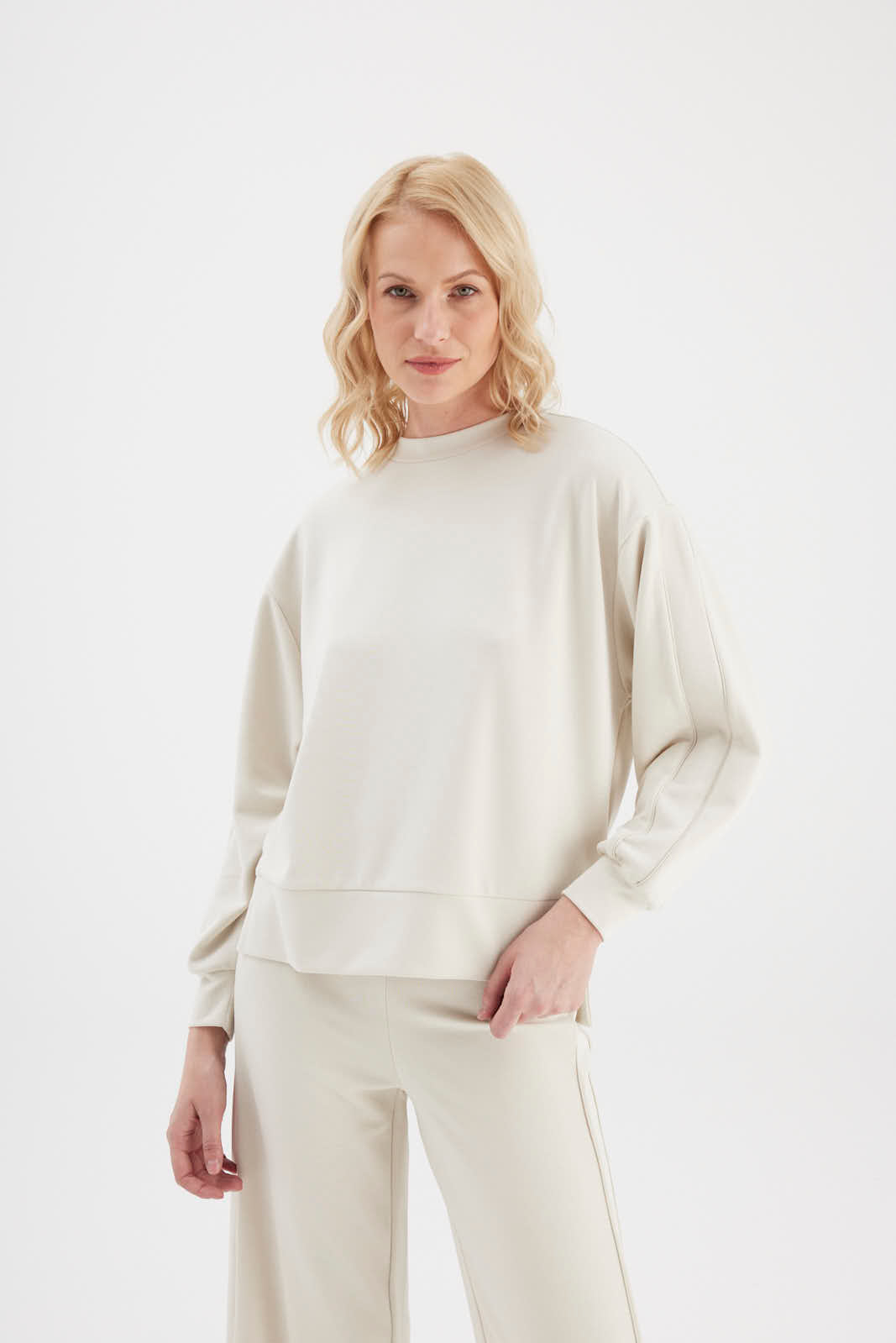 Elina Comfy Fit Travel Sweatshirt