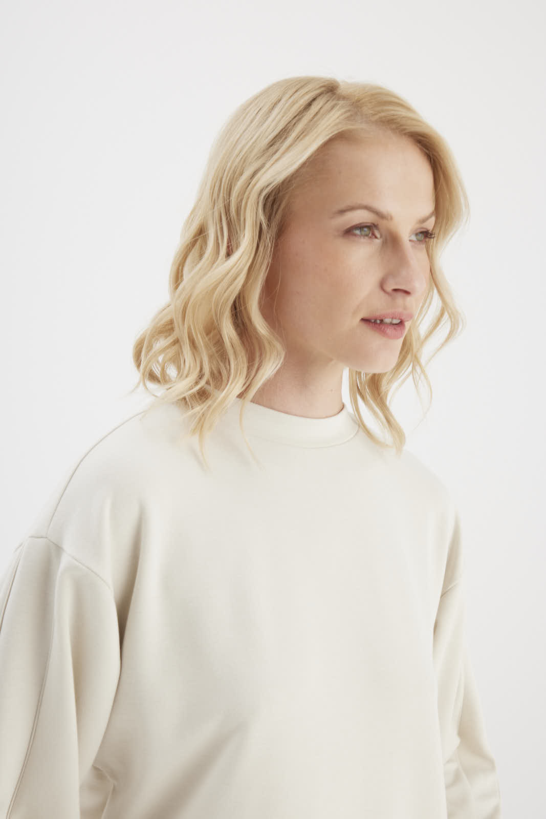 Elina Comfy Fit Travel Sweatshirt