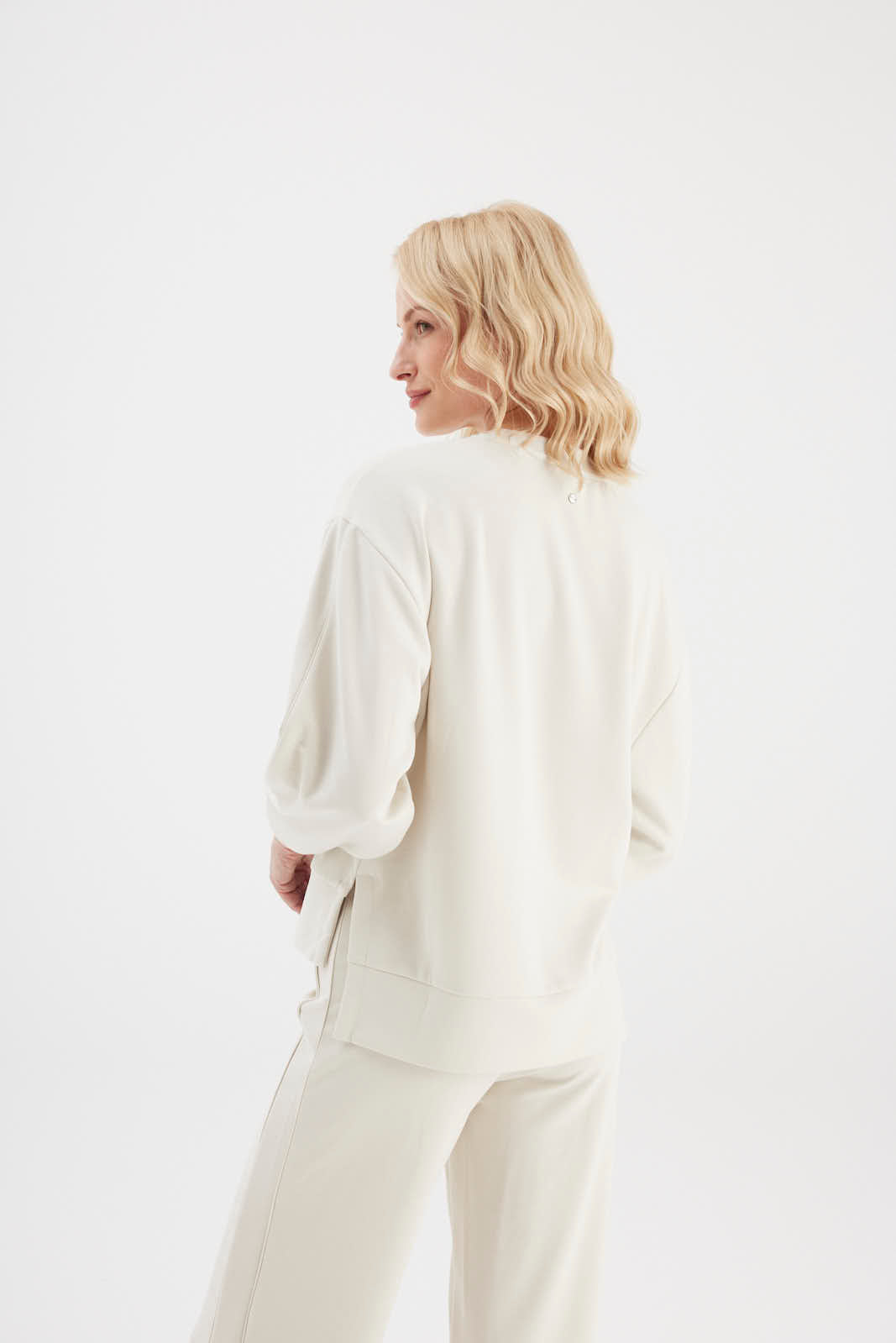 Elina Comfy Fit Travel Sweatshirt