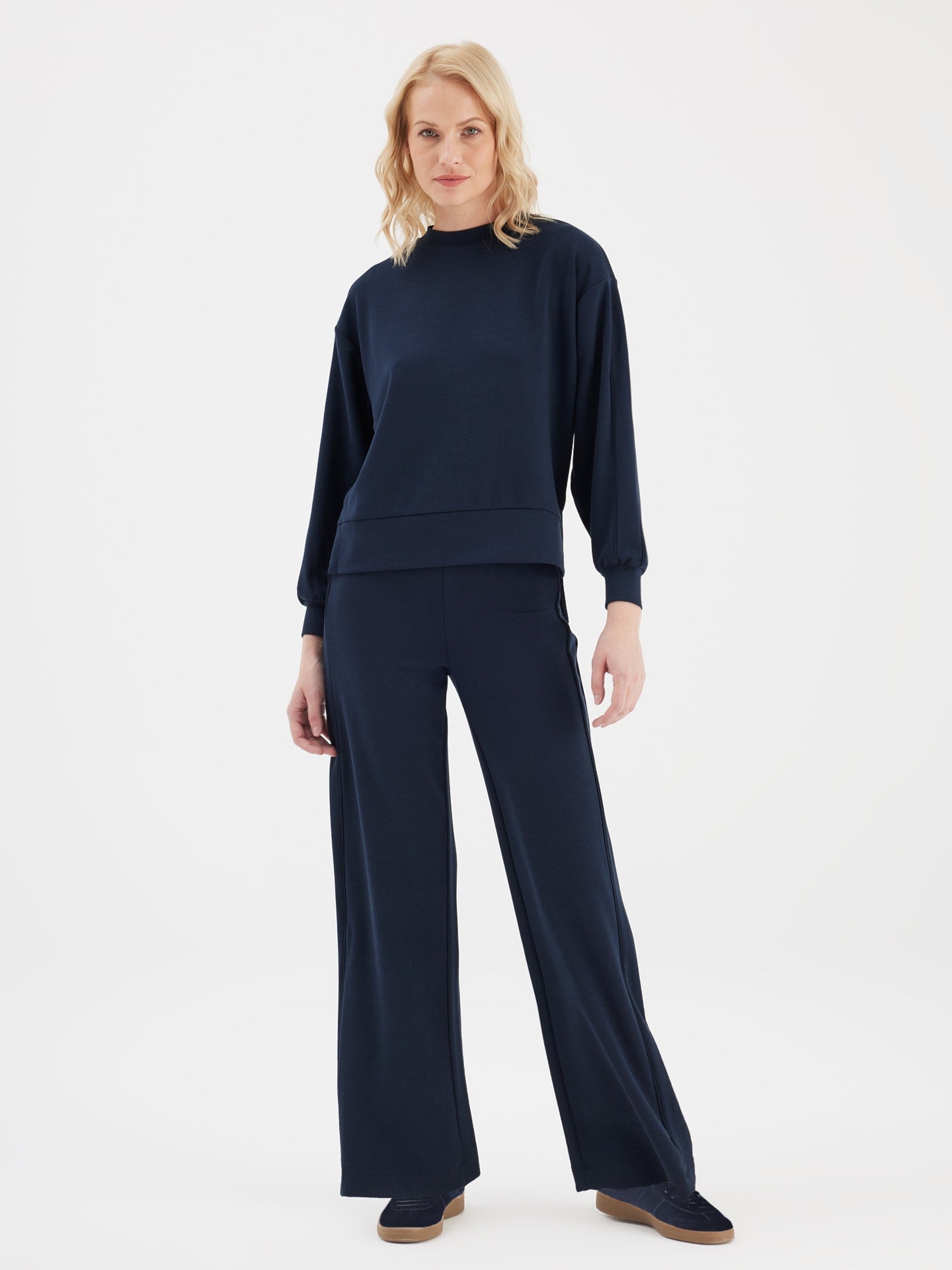Liora  Travel Sweatpant