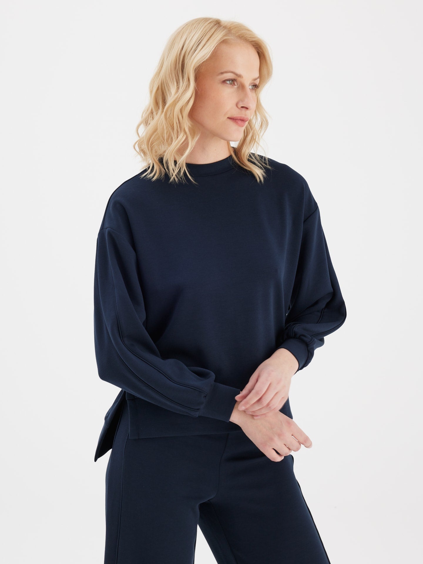 Elina Comfy Fit Travel Sweatshirt