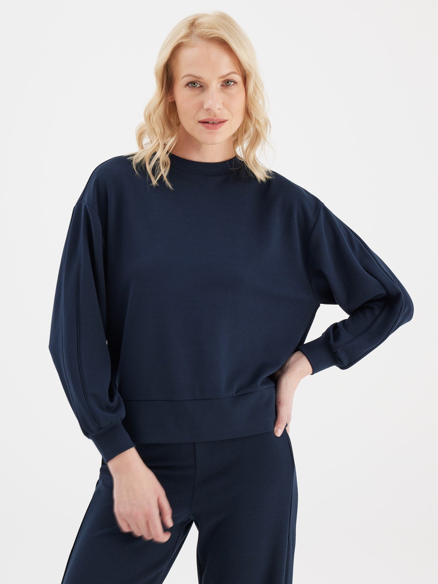 Elina Comfy Fit Travel Sweatshirt