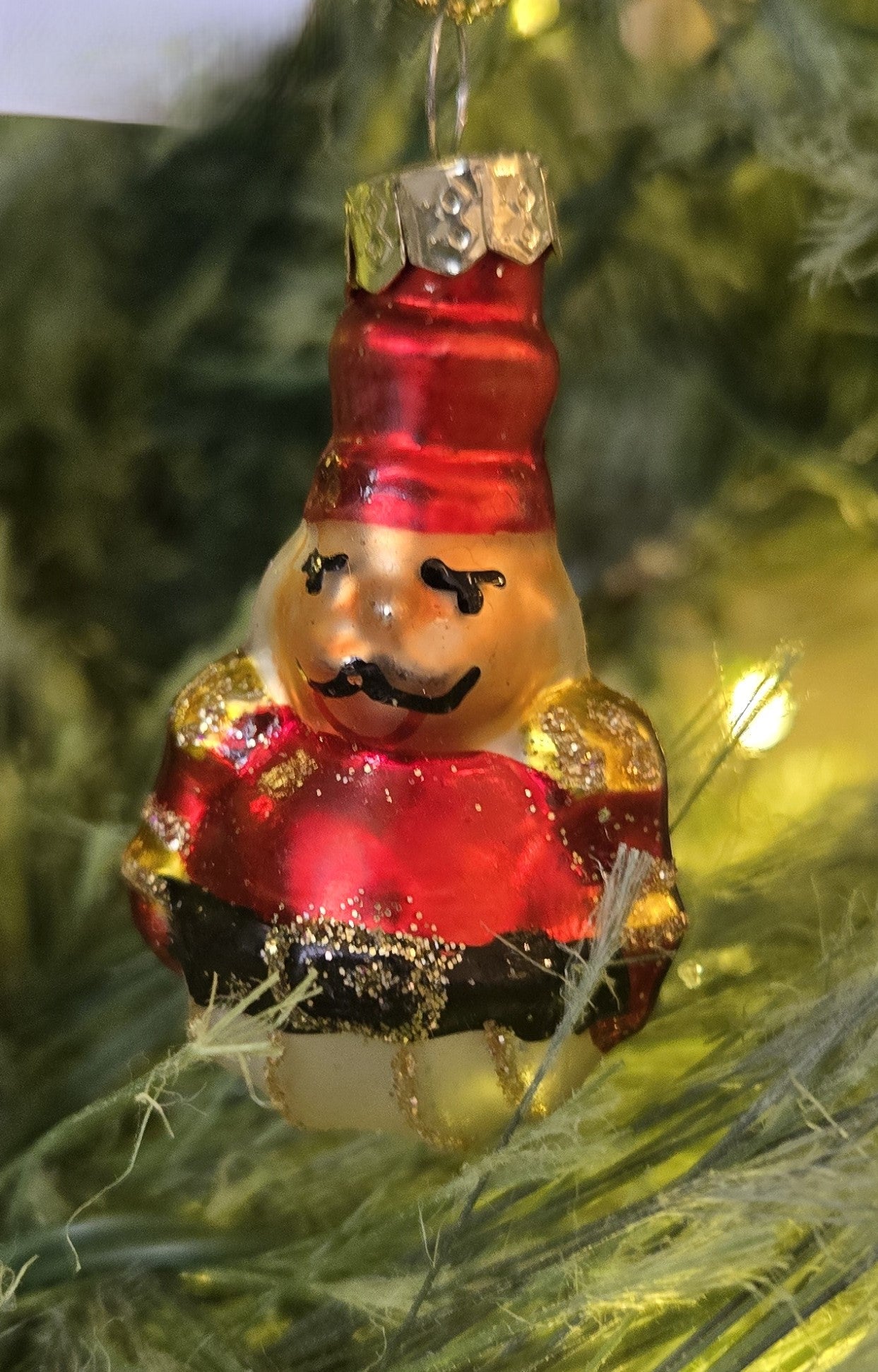 ADV - SMALL  GLASS CHRISTMAS CHARACTERS