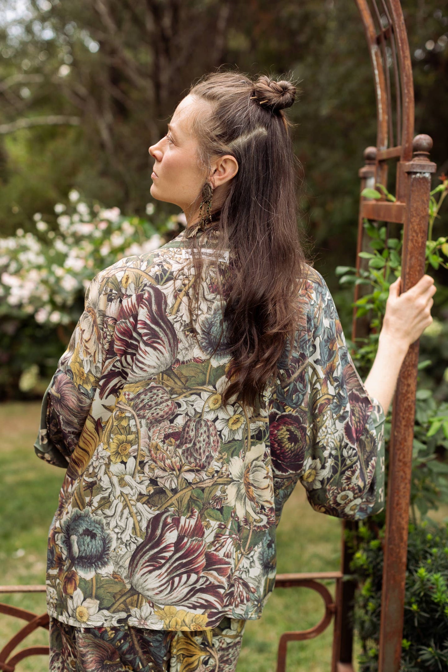 Love Grows Wild Pixie Duster Cropped Kimono w/ Bees - Suttles & Seawinds