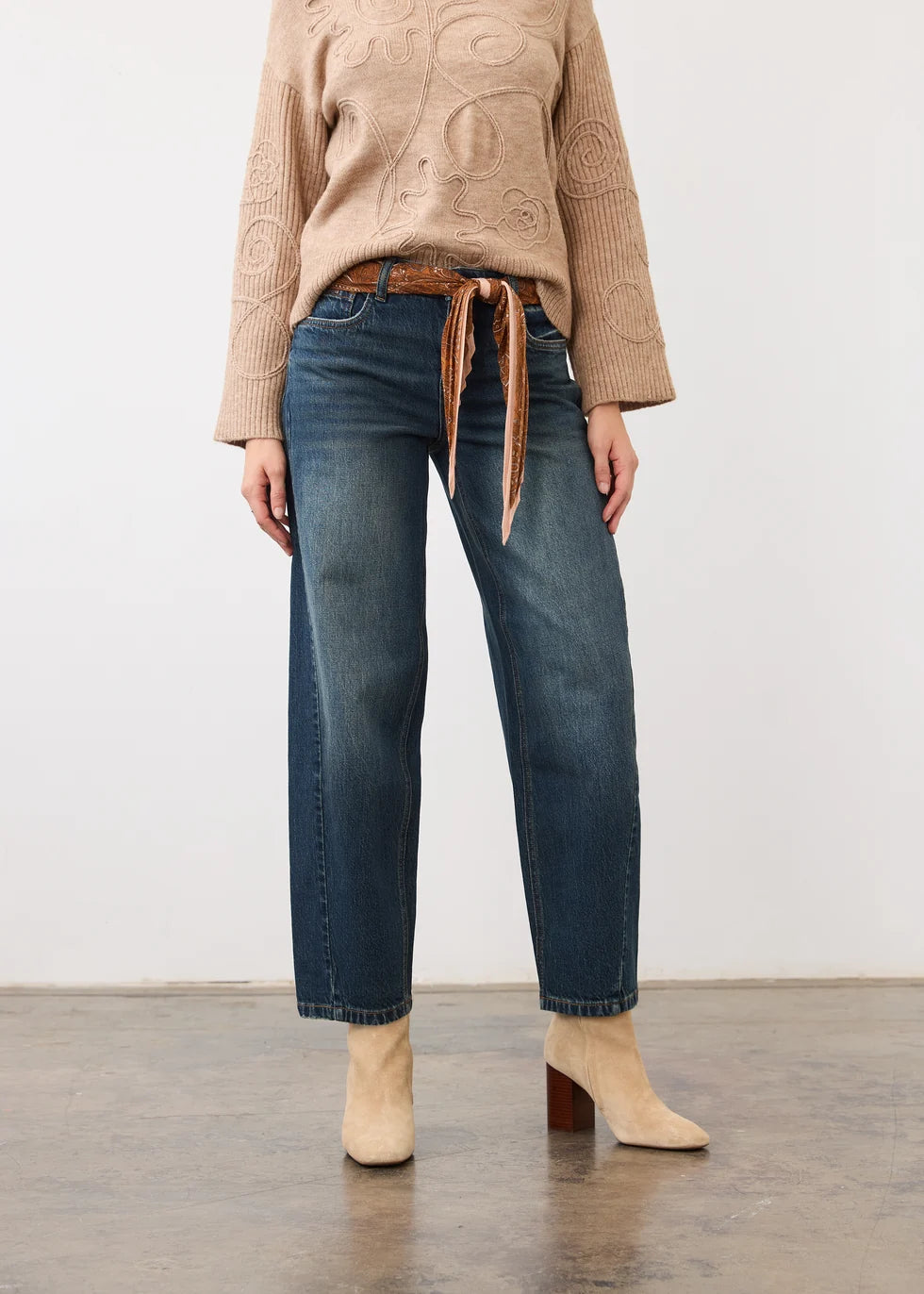 Girlfriend dark Wash Barrel Ankle