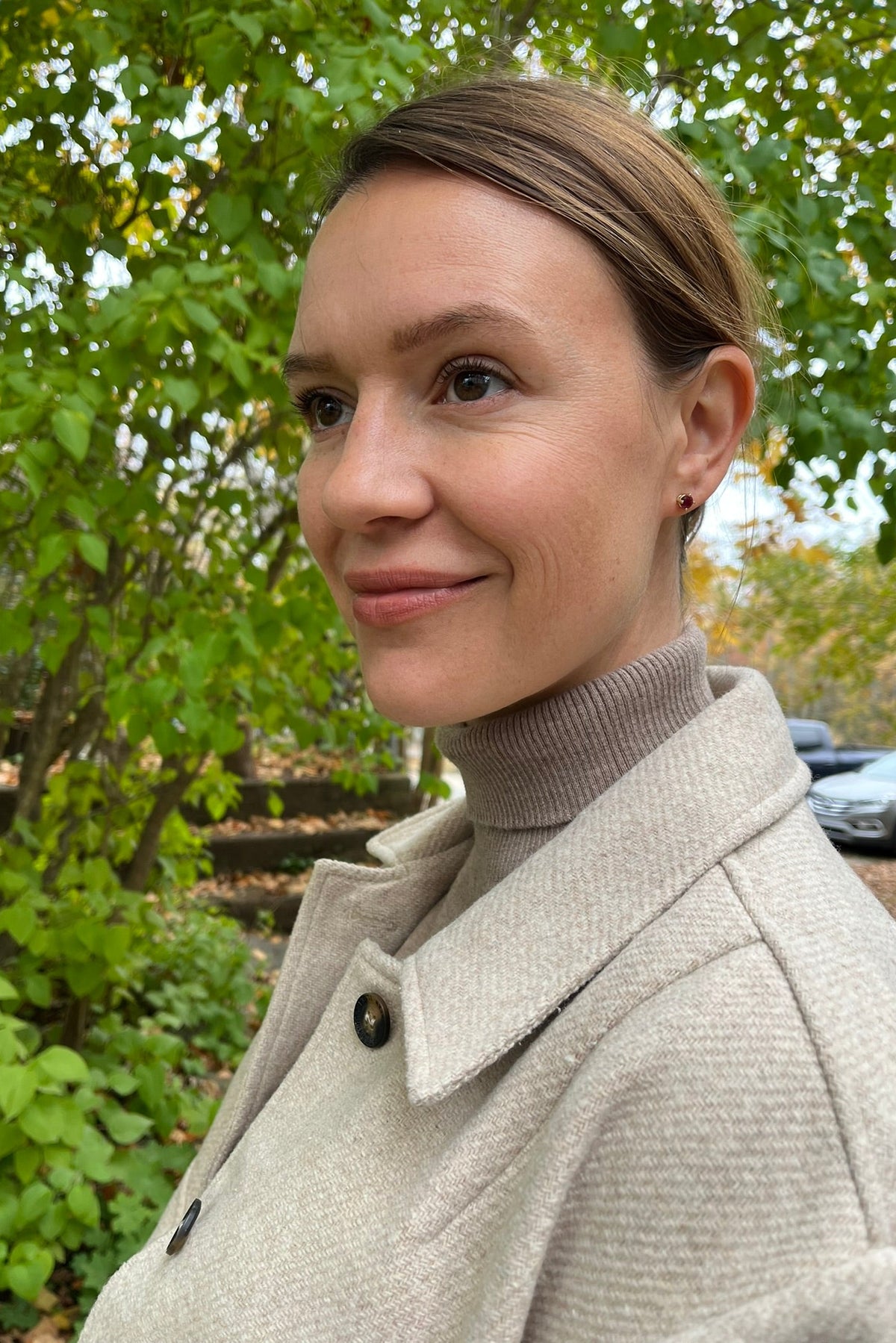 Cari wearing the Ilse Jacobsen short buttoned jacket in wheat, B. Copenhagen turtleneck and Wit & Wisdom Whitney trousers, with the Milo Albany bag and LUV & Co. leopard gloves
