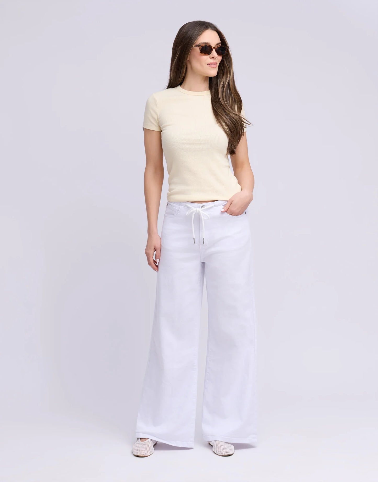Lily Wide Feathered Weight - Classic Rise