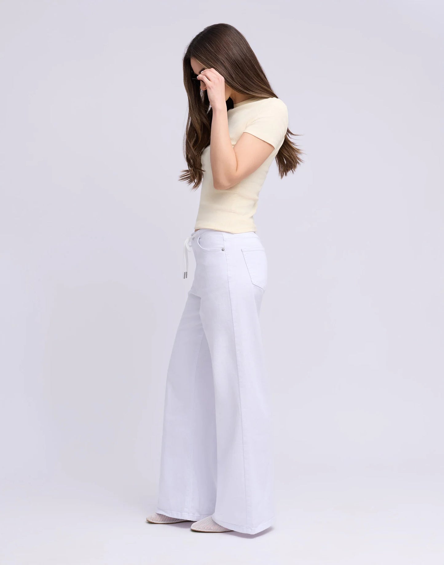 Lily Wide Feathered Weight - Classic Rise