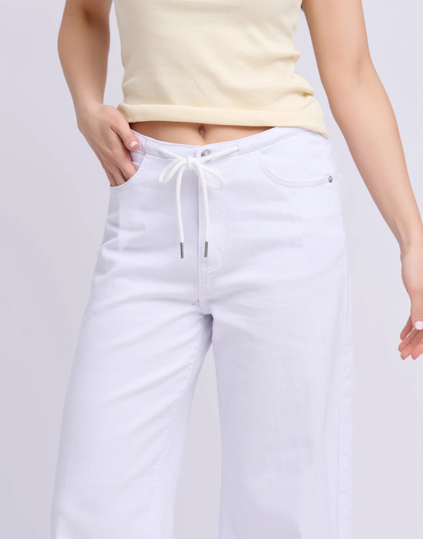 Lily Wide Feathered Weight - Classic Rise