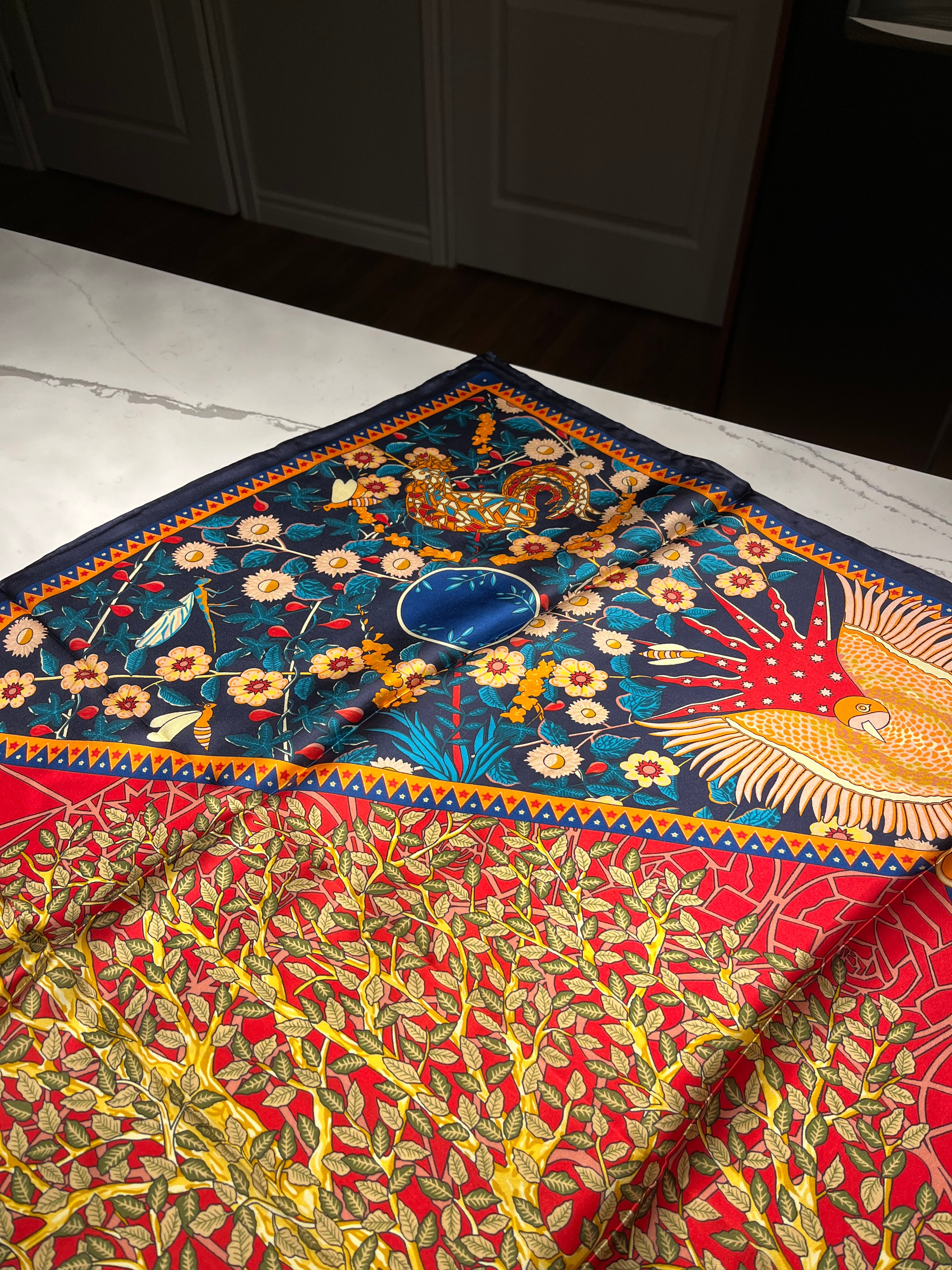 T & E - SPECTACULAR TREE OF LIFE- LARGE SILK SCARF