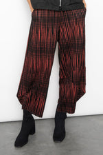Load image into Gallery viewer, LIV - PLEATED LANTERN PANT
