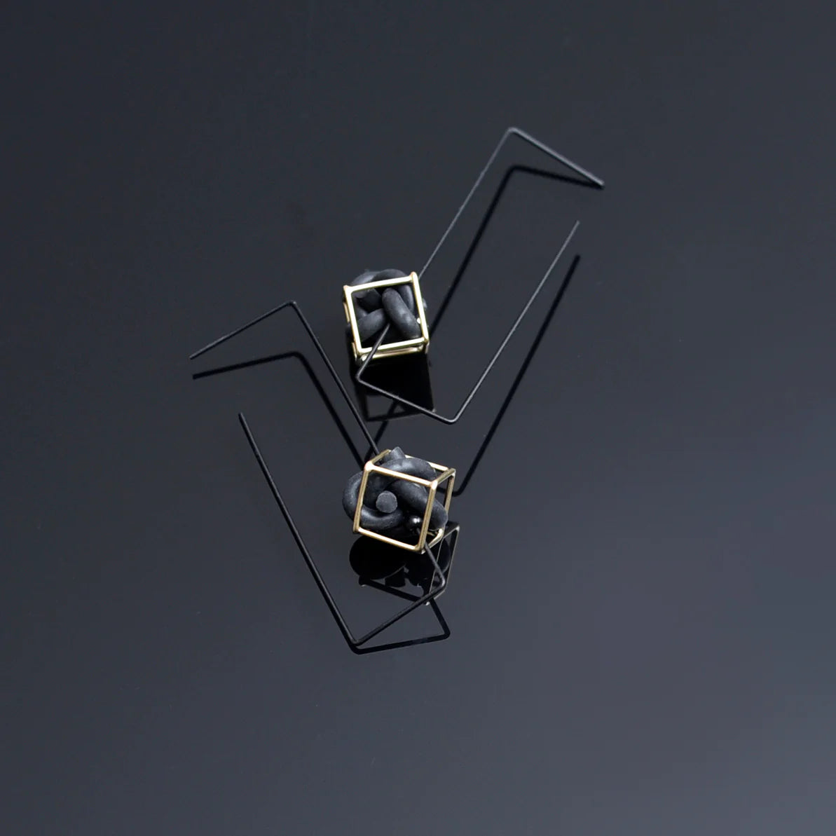 Veer Hoop Earring - Black/Gold