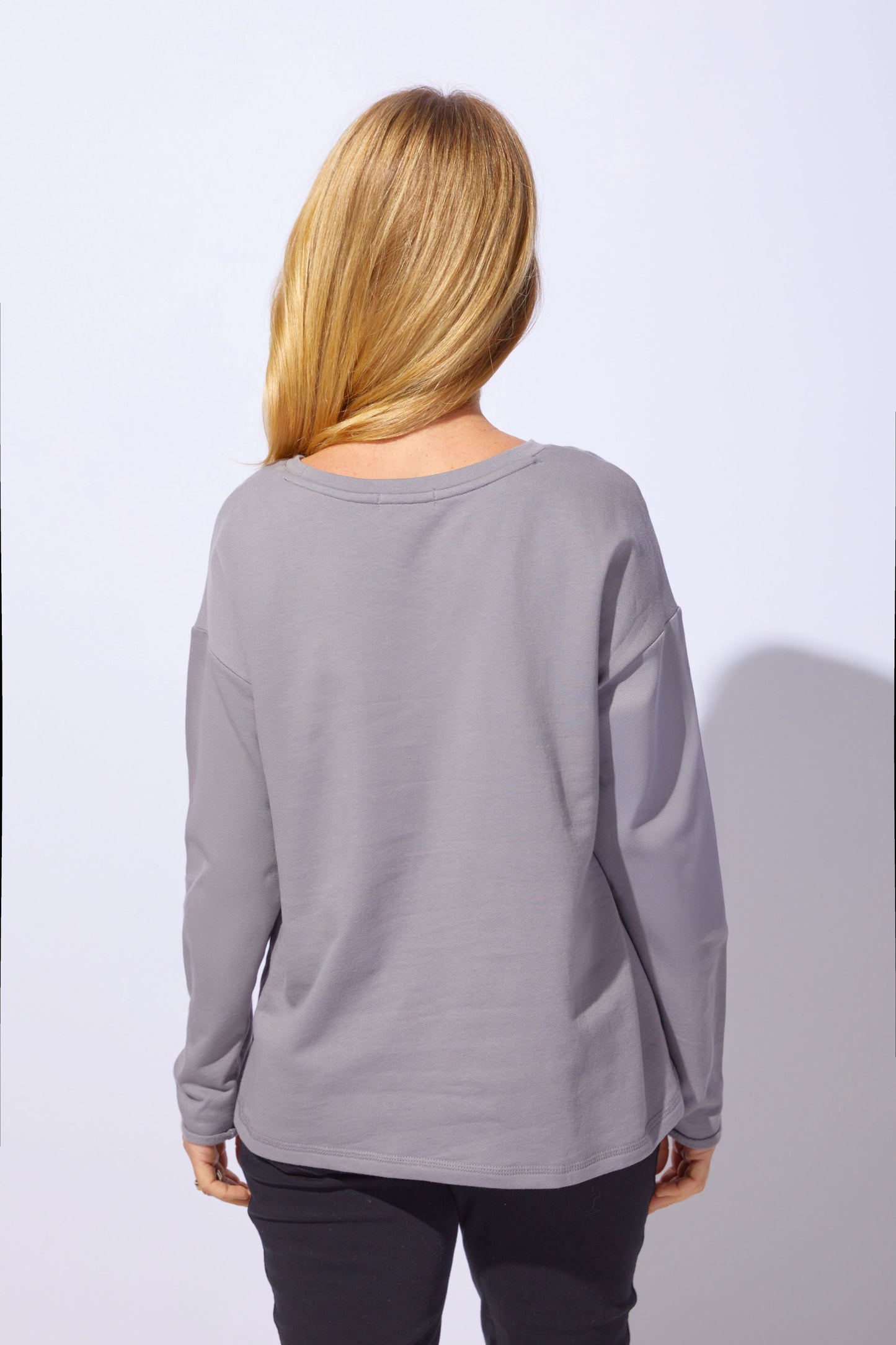 ESCAPE -  FLORAL OUTLINE PULLOVER