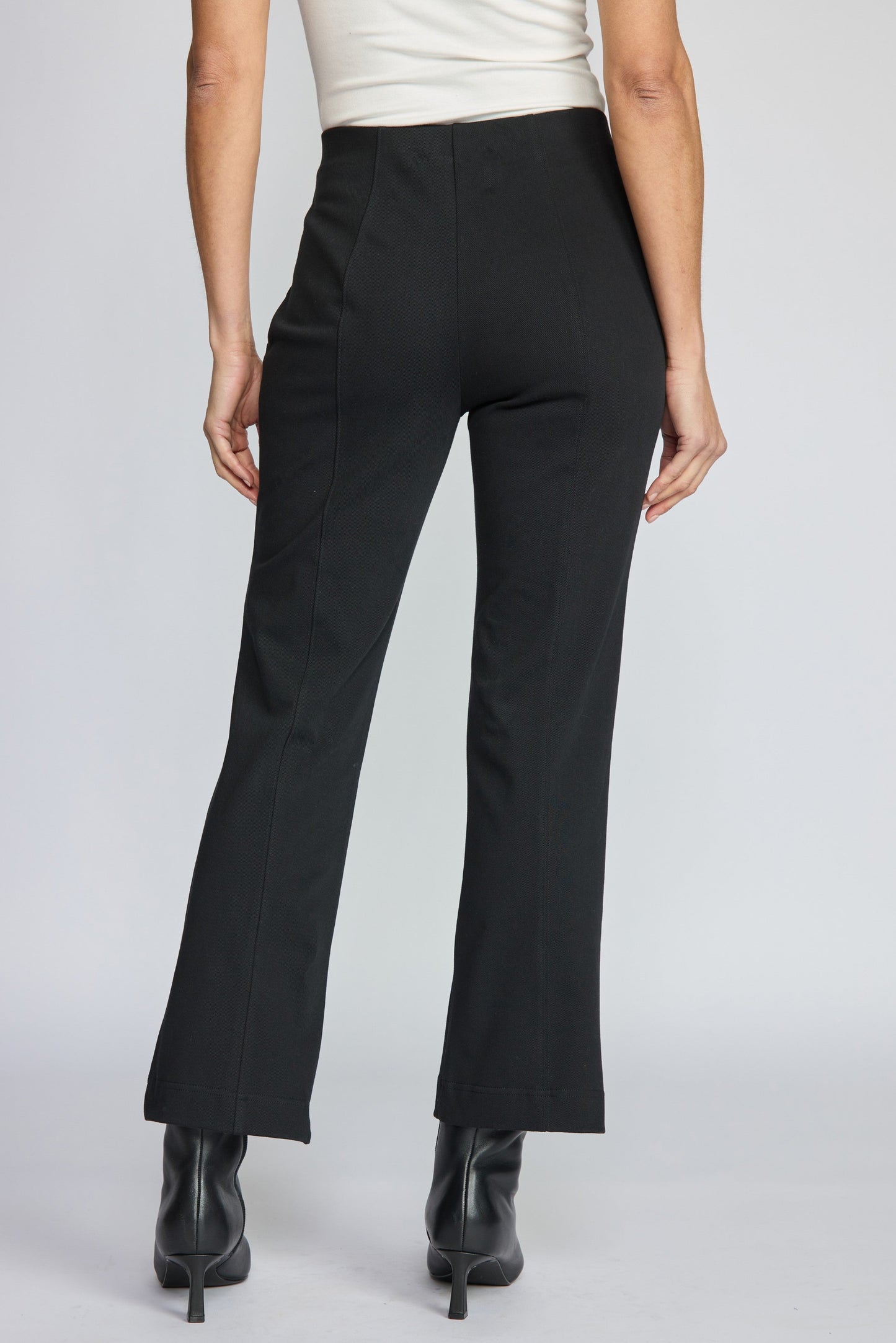 Kick Flare Pant in Black