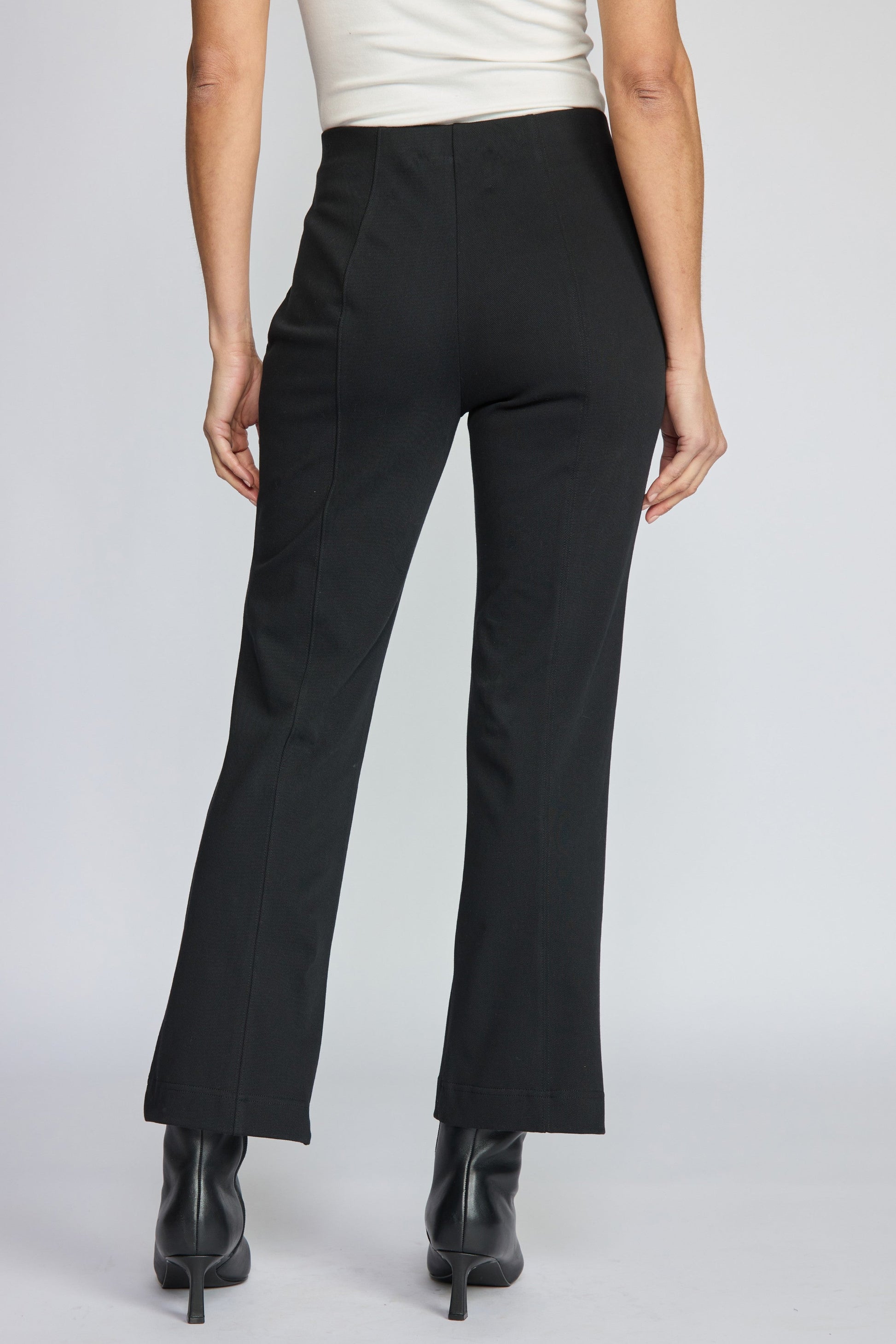 Kick Flare Pant in Black