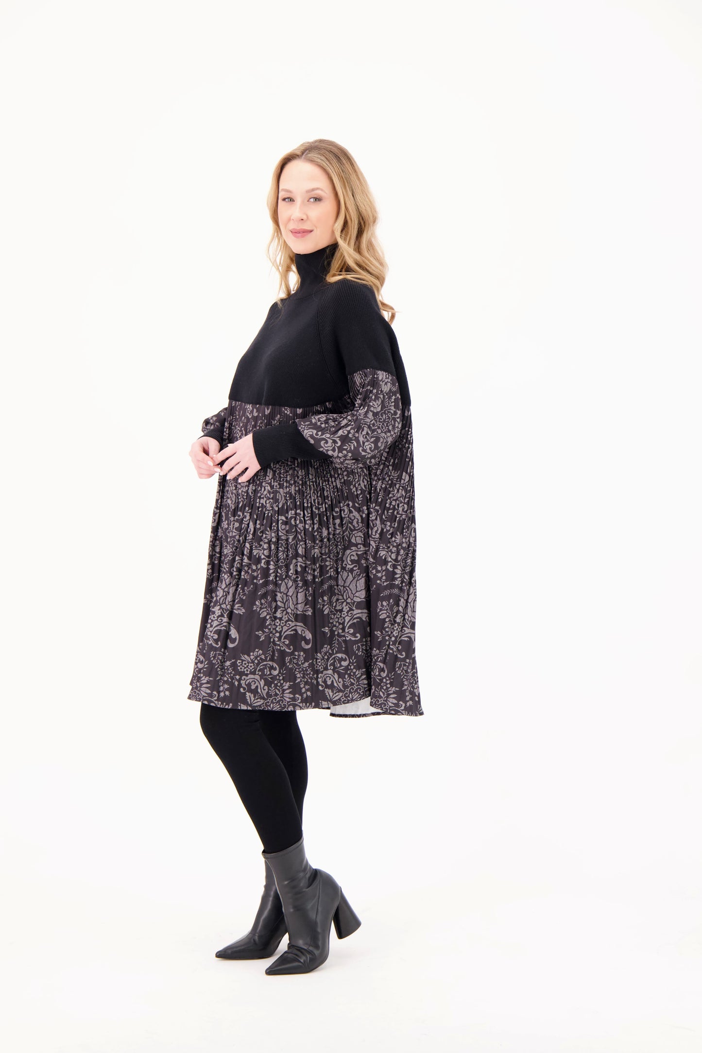 GABBY ISABELLA - PRINT PLEATED DRESS