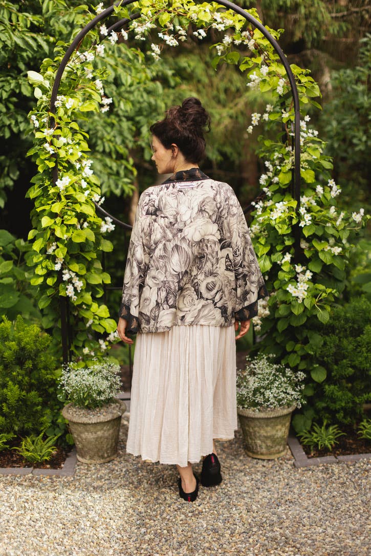 Honey & The Moon Pixie Duster Crop Kimono w/ Florals & Bees