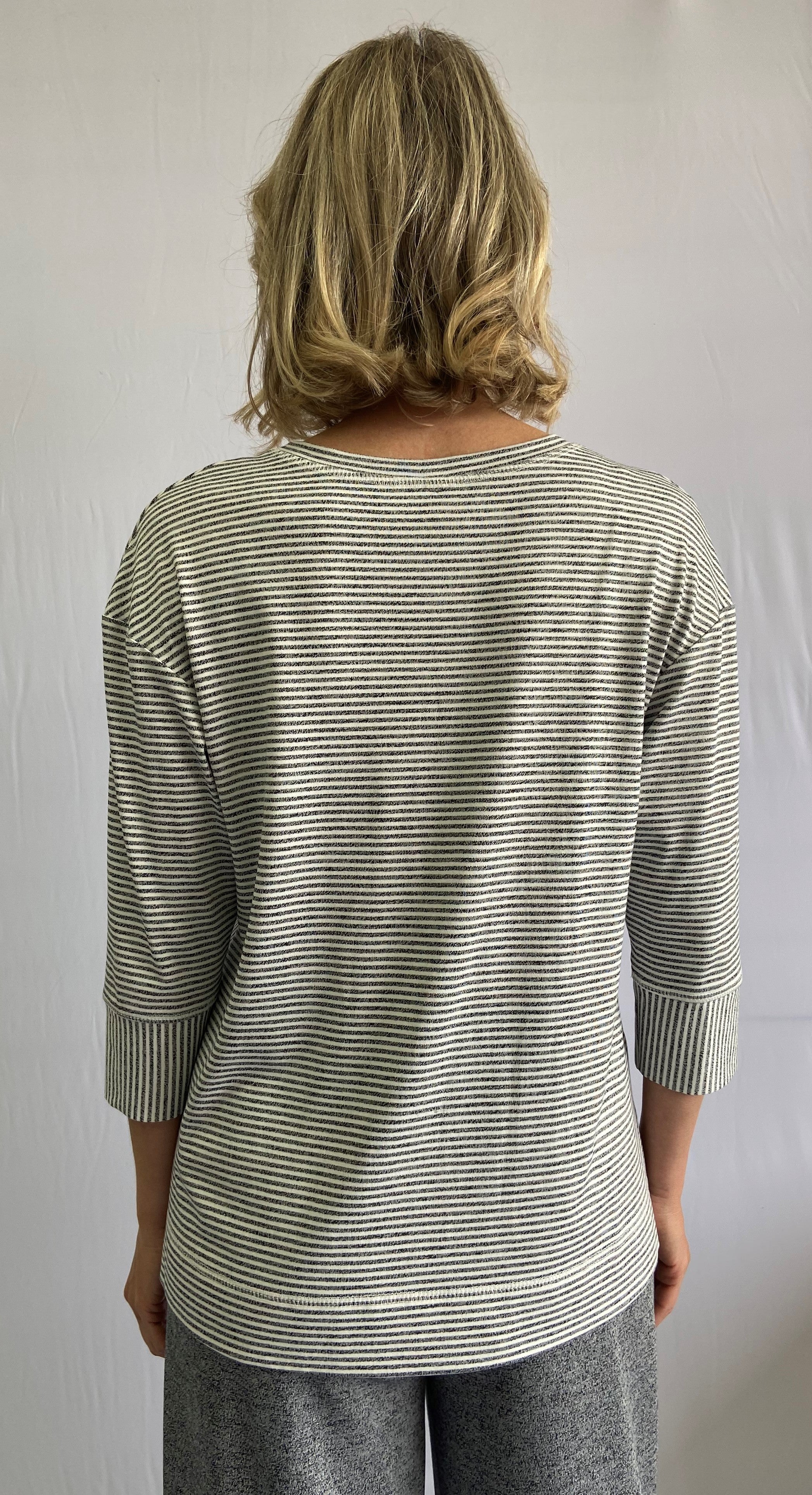 SOFT WORKS -  V NECK TOP WITH 3/4 SLEEVE
