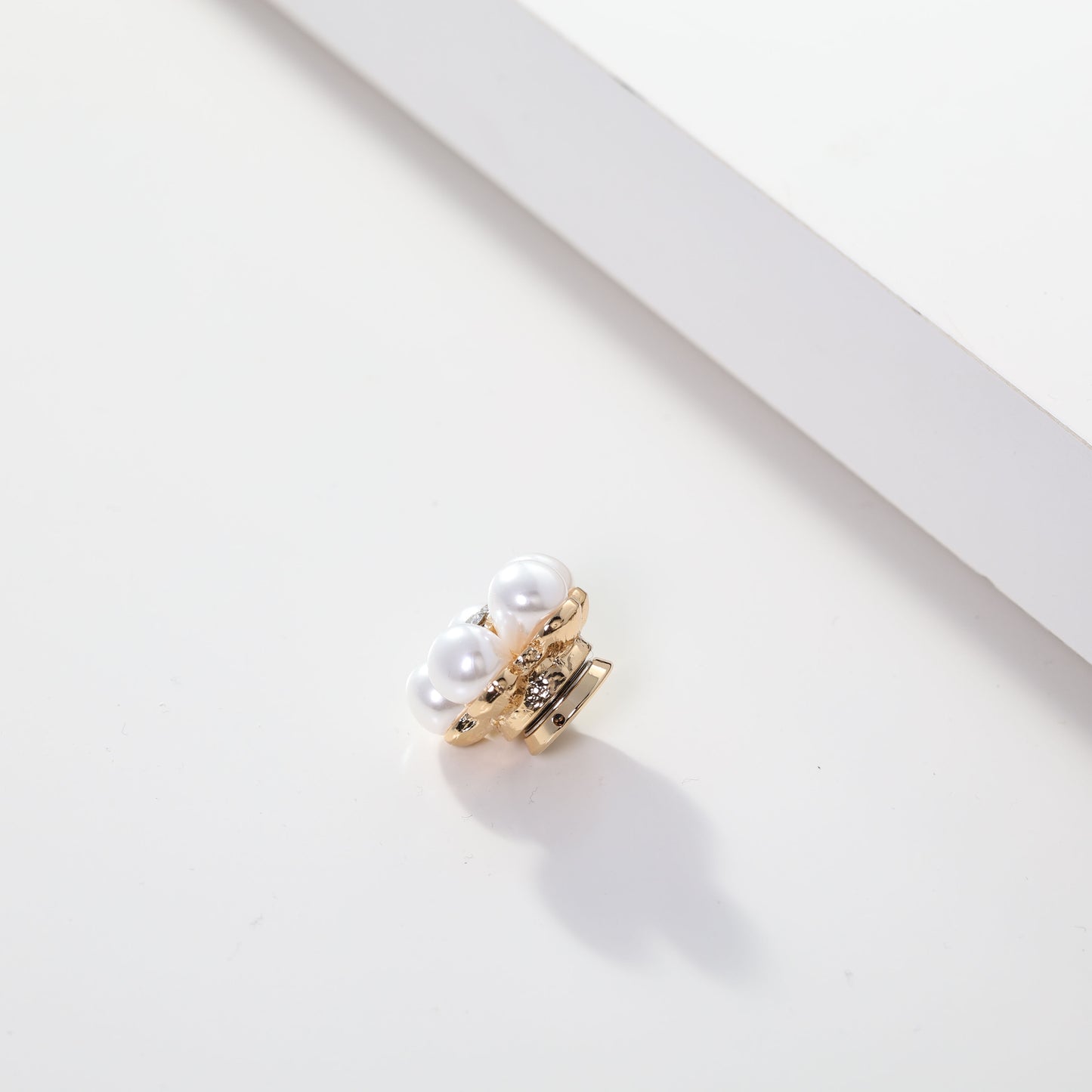 PEARL FLOWER BROOCH OR SCARF MAGNET