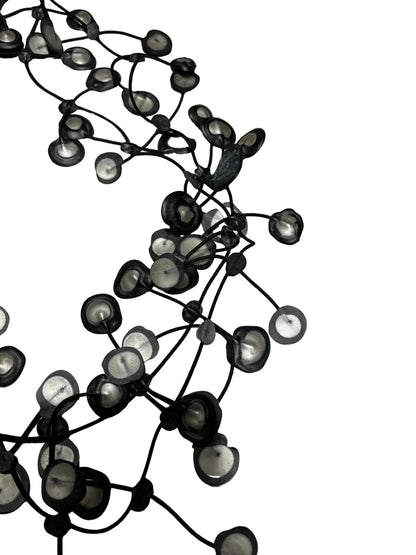 Black and pearl white necklace