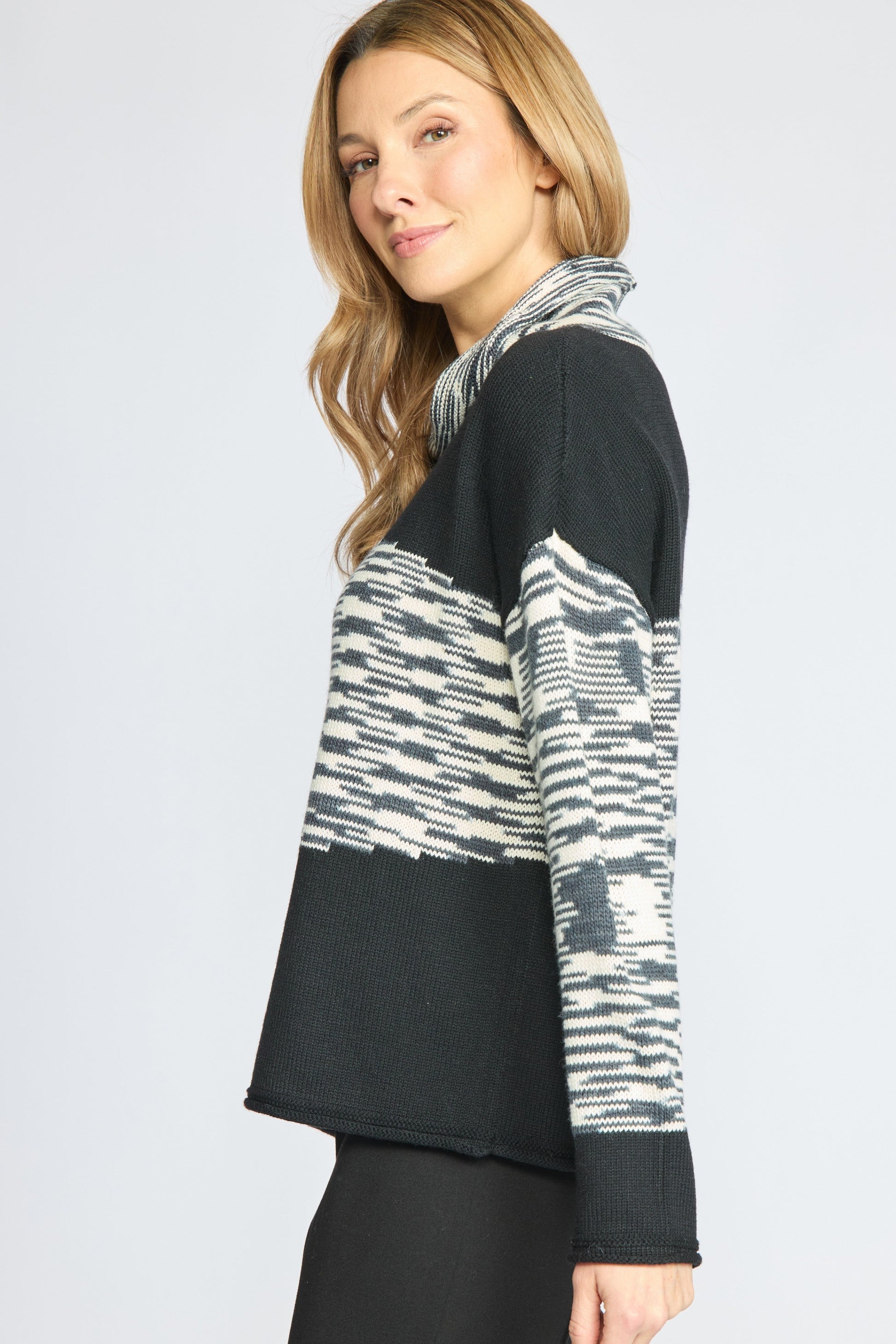 Panarama Turtleneck in Black