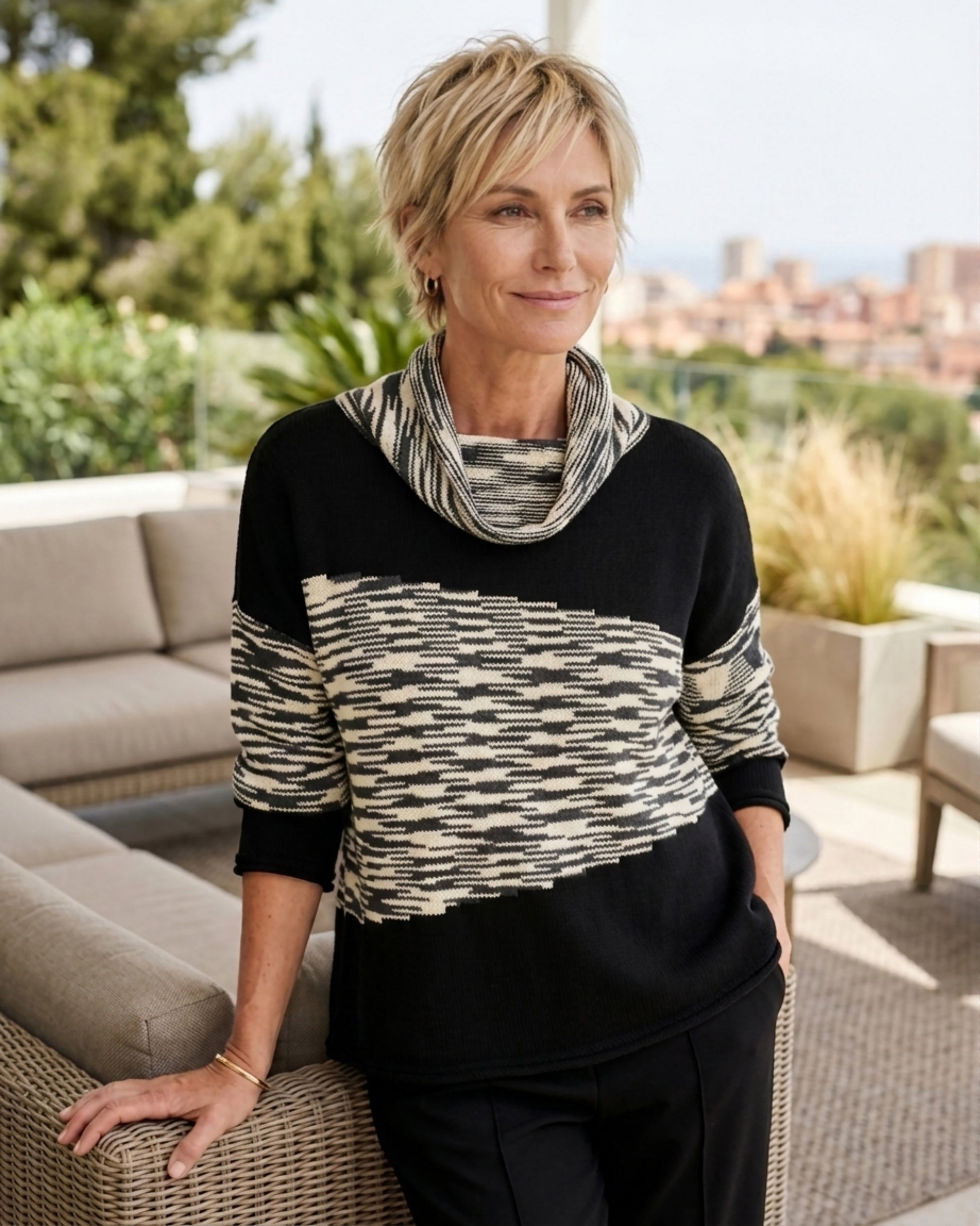 Panarama Turtleneck in Black