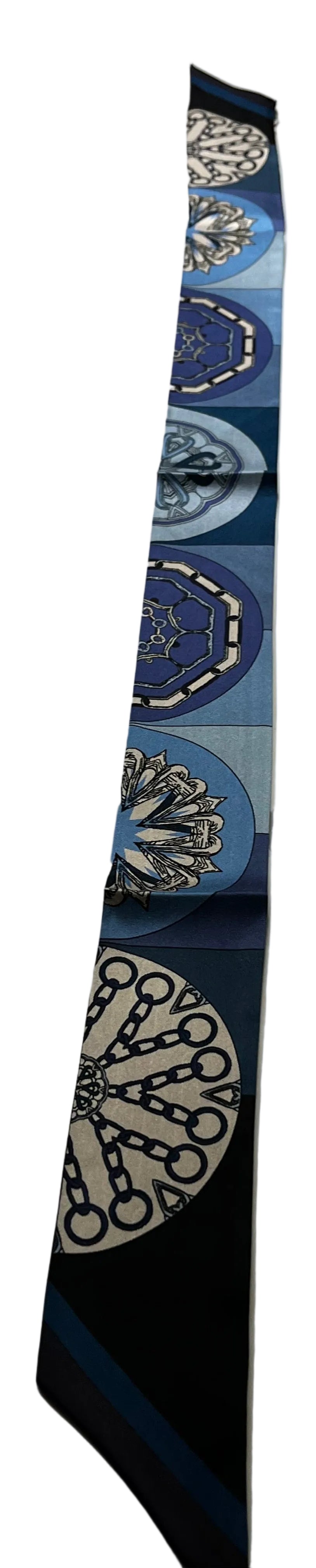 Long scarf with geometric pattern on a blue background