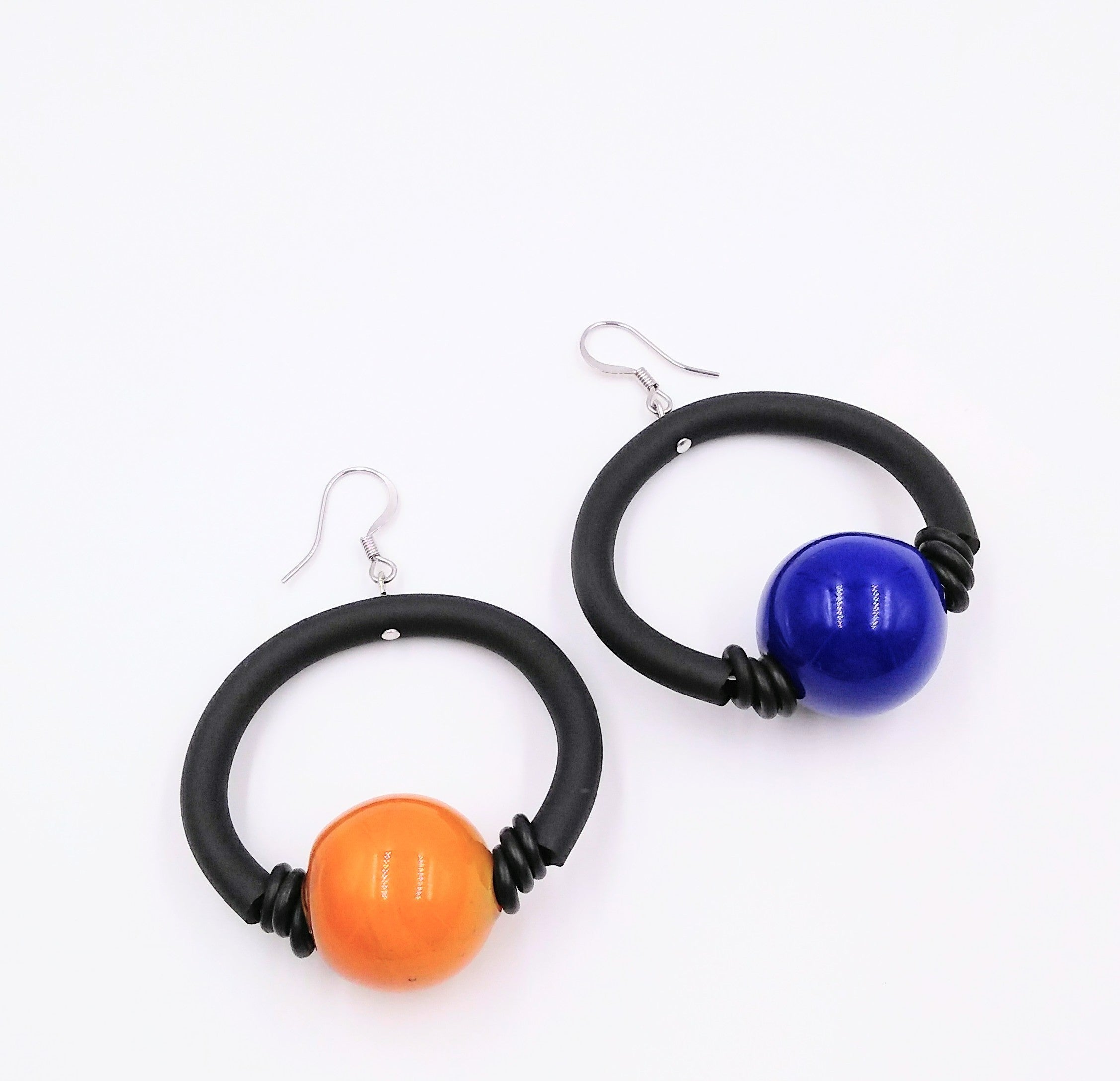 KLAMIR - RUBBER EARRING W/MURANO GLASS BEADS