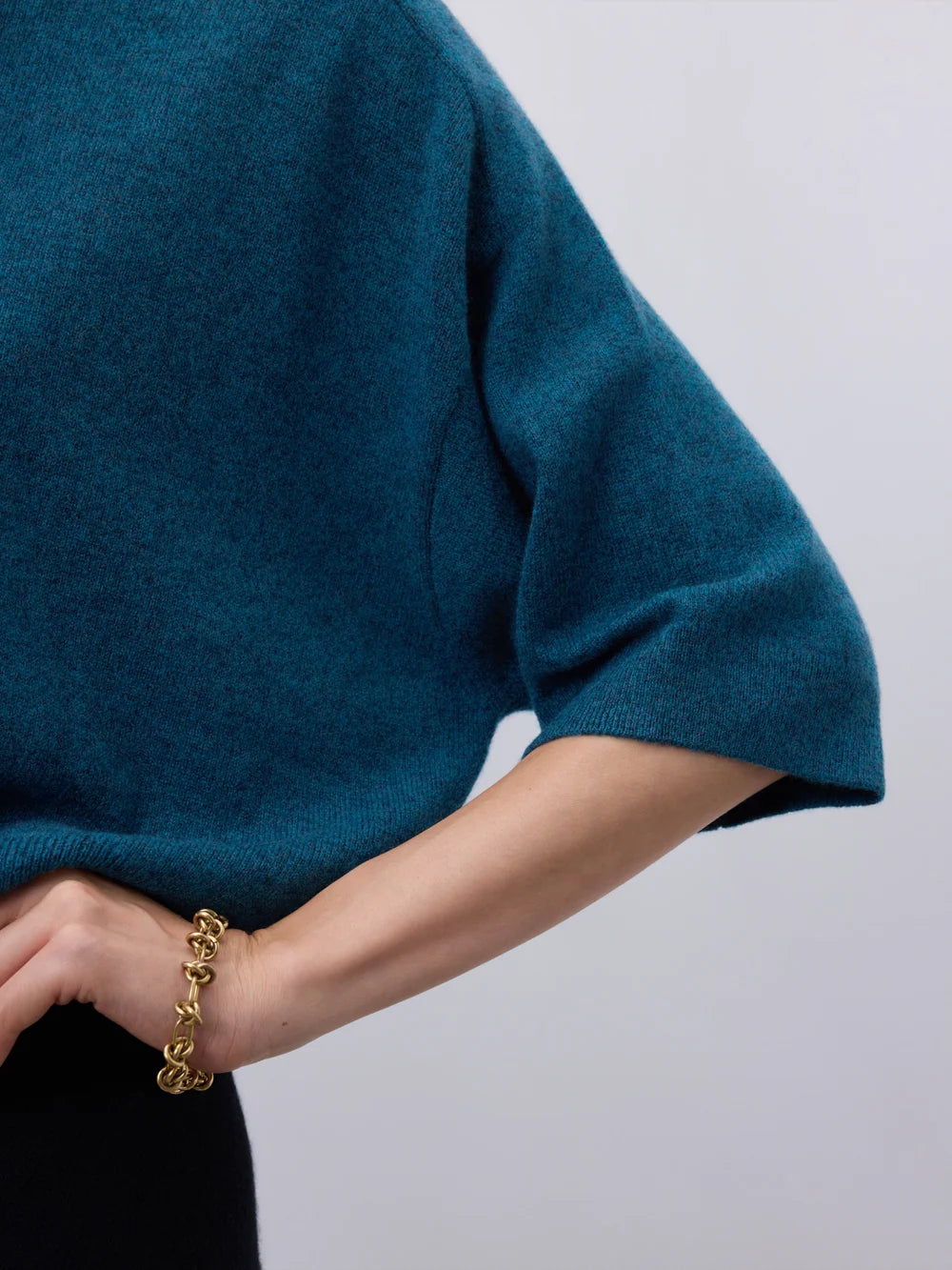 Lilou Cashmere Elbow sleeve sweater in  Petrole