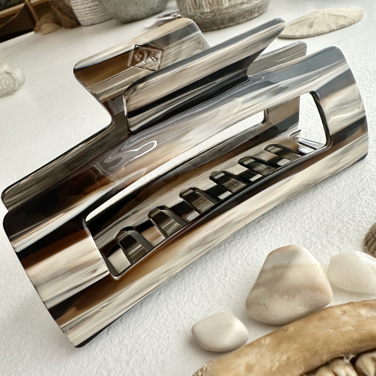 Andre Oversized Hair Claw - Suttles & Seawinds
