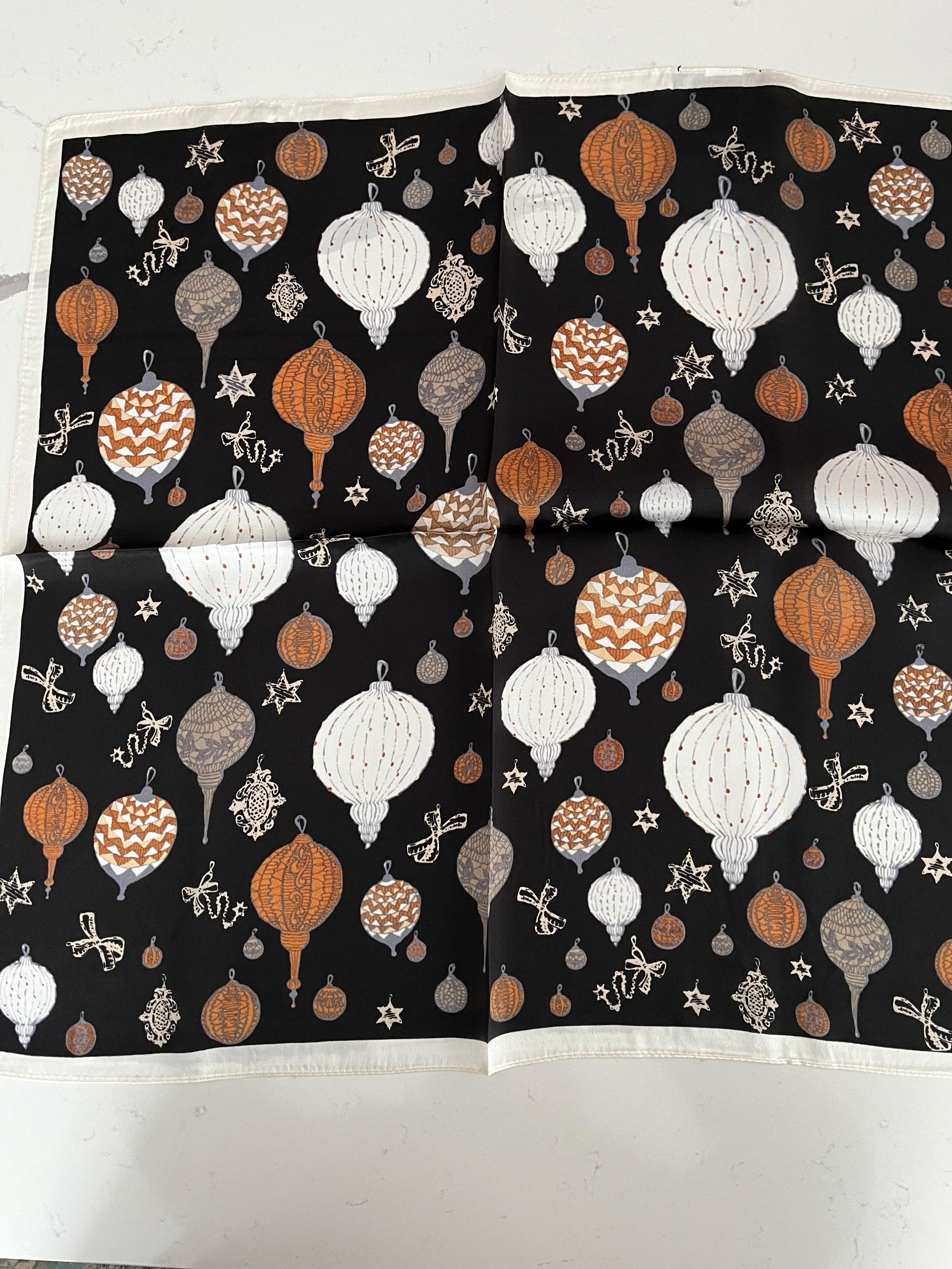 T & E - BALLOON AND STARS SCARF