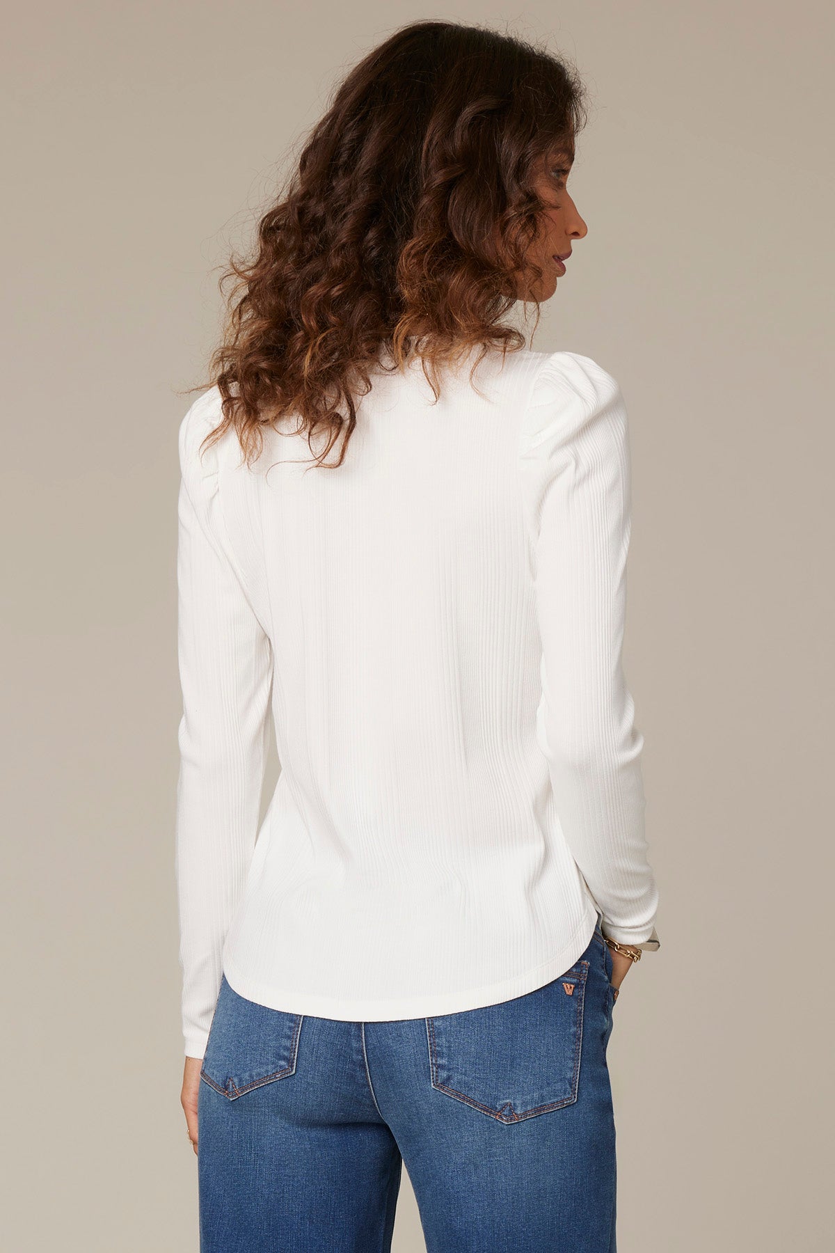 WIT & WISDOM - V-NECK SHIRTAIL HEM TOP