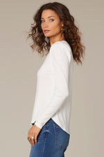 Load image into Gallery viewer, WIT &amp; WISDOM - V-NECK SHIRTAIL HEM TOP

