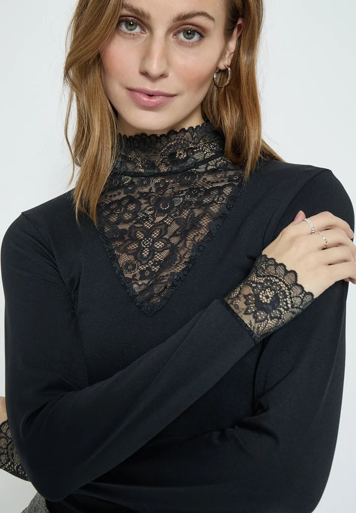 Minus Vanessa V-cut Blouse Black - Detail