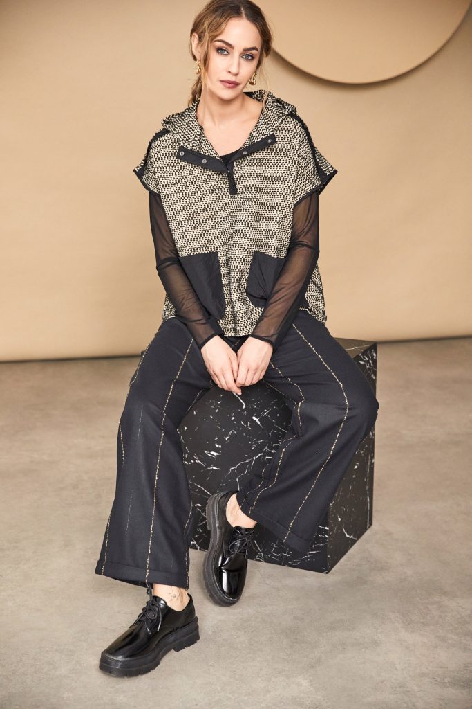 NAYA - MESH SLEEVE TOP