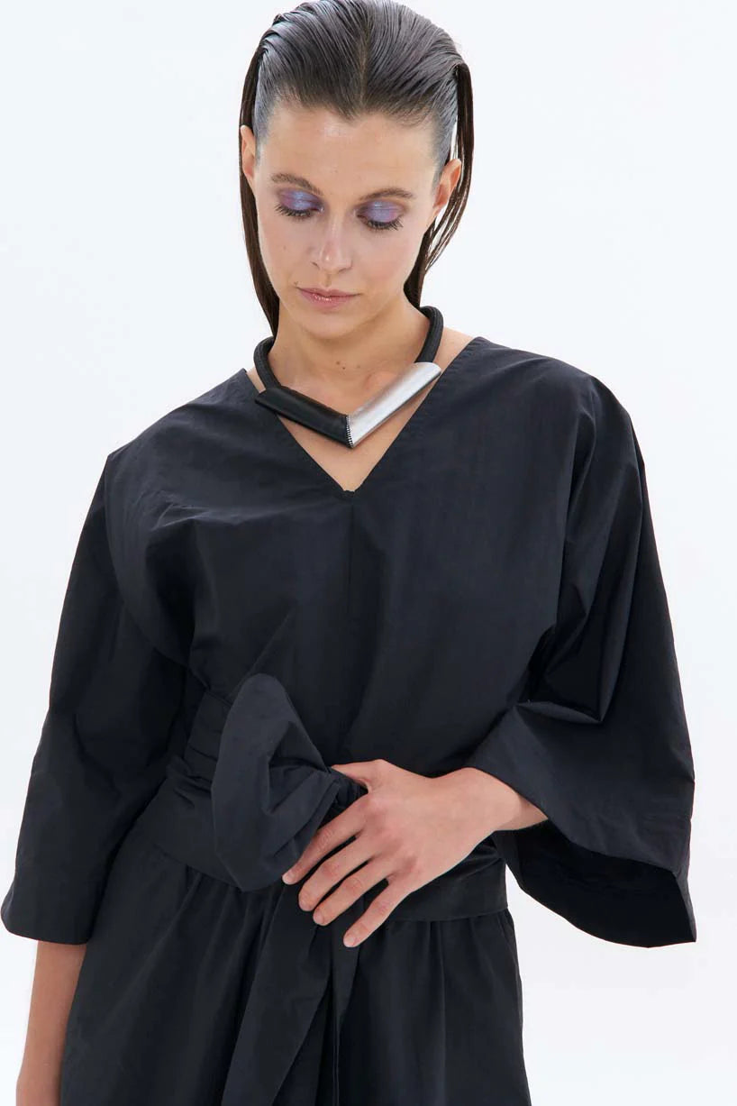 ISKINSISTERS - TUBE V NECKLACE