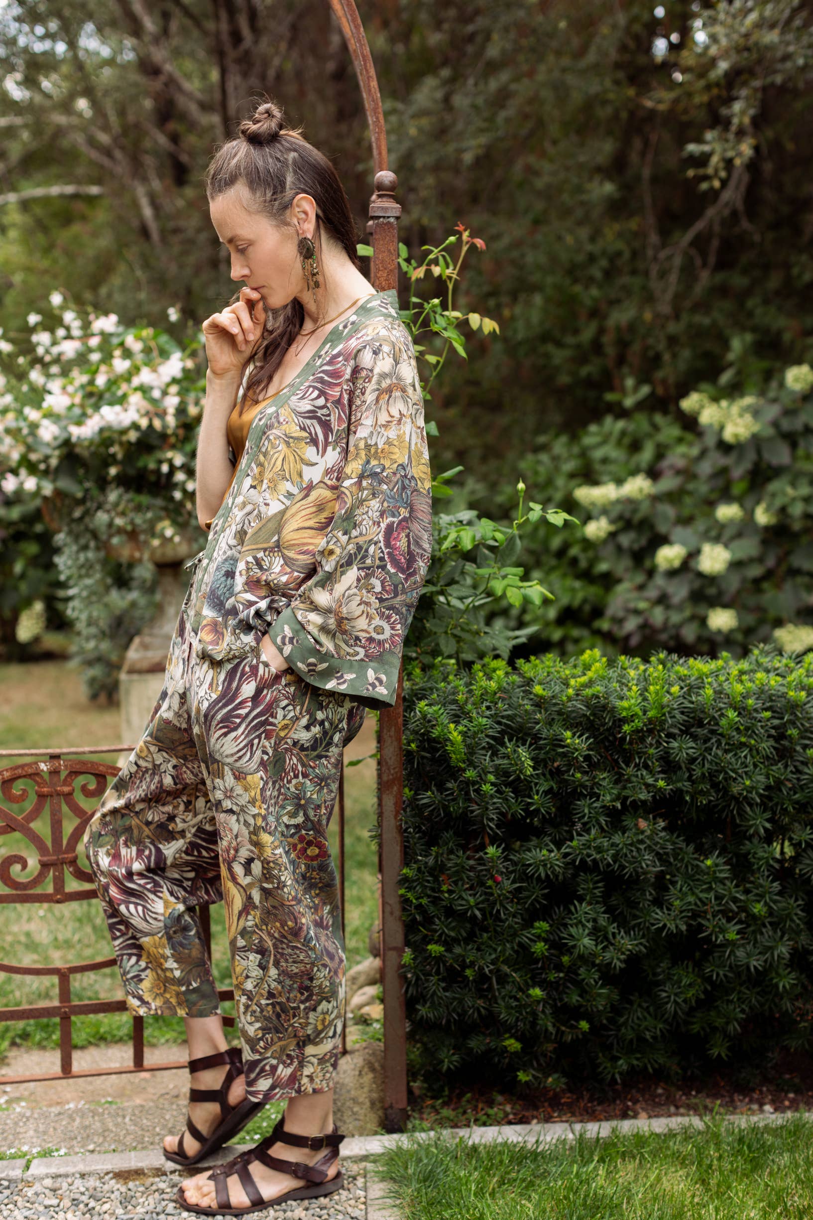 Love Grows Wild Pixie Duster Cropped Kimono w/ Bees - Suttles & Seawinds