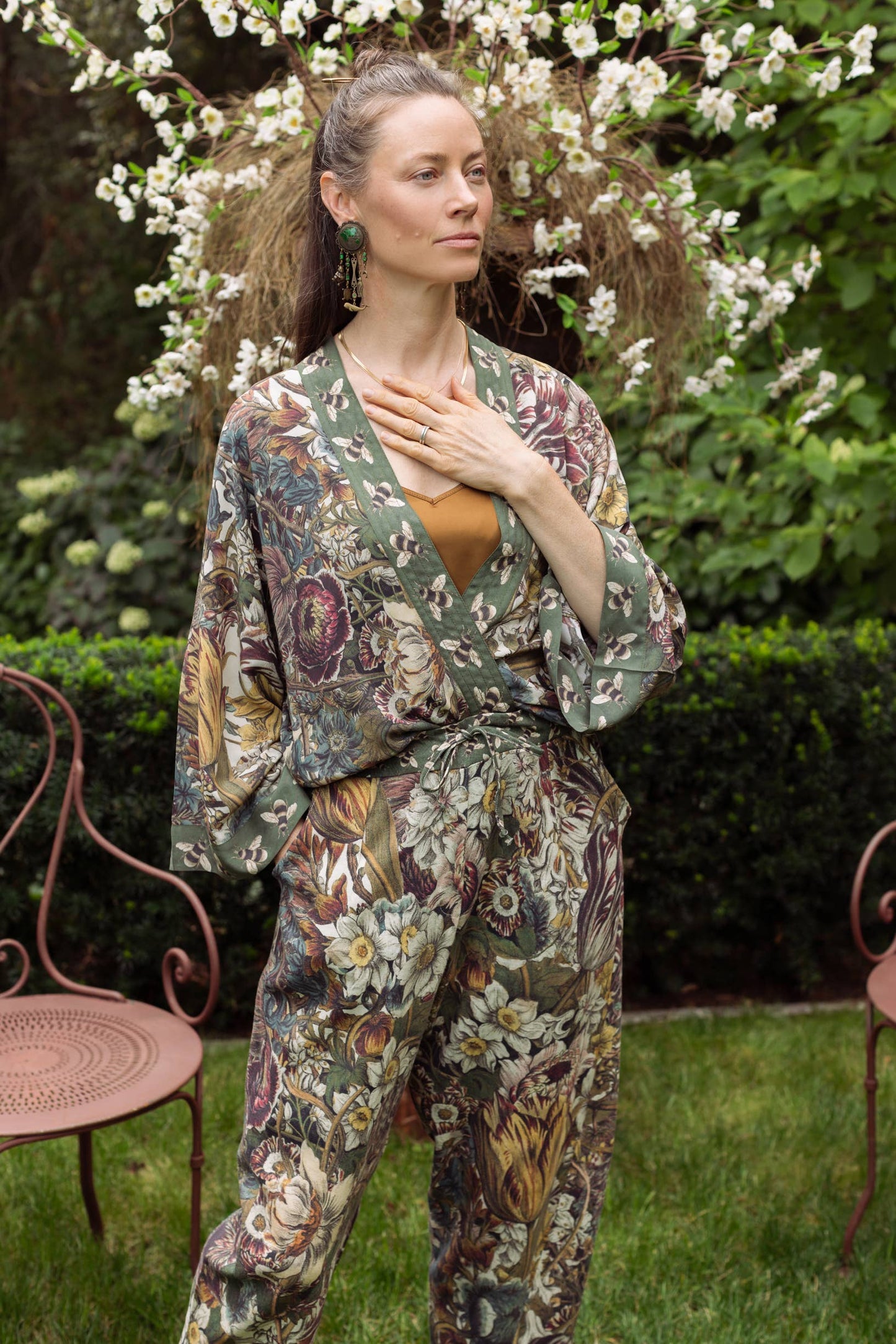 Love Grows Wild Pixie Duster Cropped Kimono w/ Bees - Suttles & Seawinds