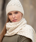 Load image into Gallery viewer, ARAN CRAFTS - WOOL HEARTS HAT

