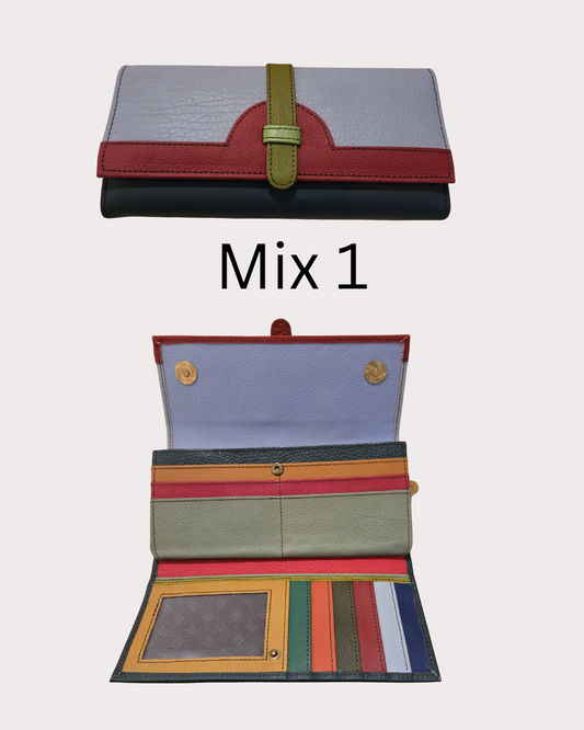 SORUKA - HALF MOON WALLET