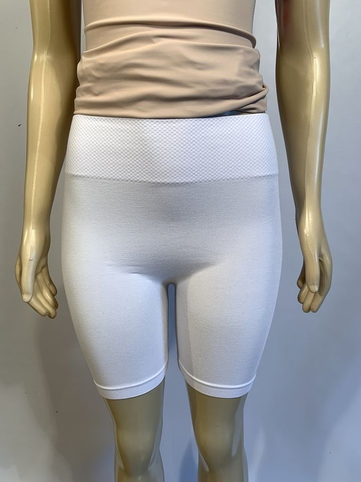 PURE ESSENCE -  BIKER SHORT/ UNDER LAYER